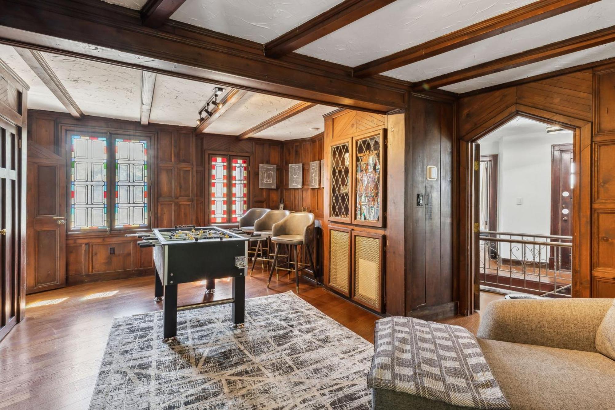 Enchanted Castle - Your Royal Getaway Awaits Cleveland Exterior foto