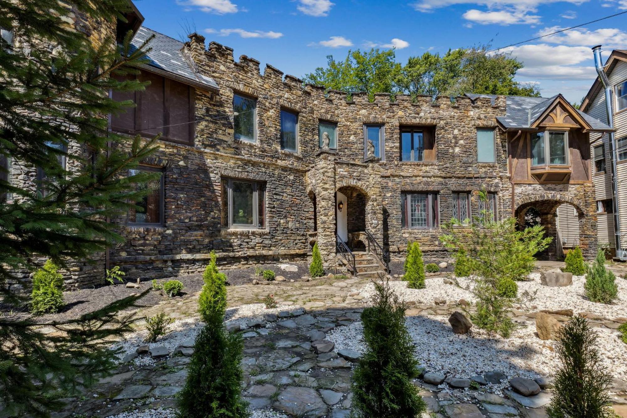 Enchanted Castle - Your Royal Getaway Awaits Cleveland Exterior foto