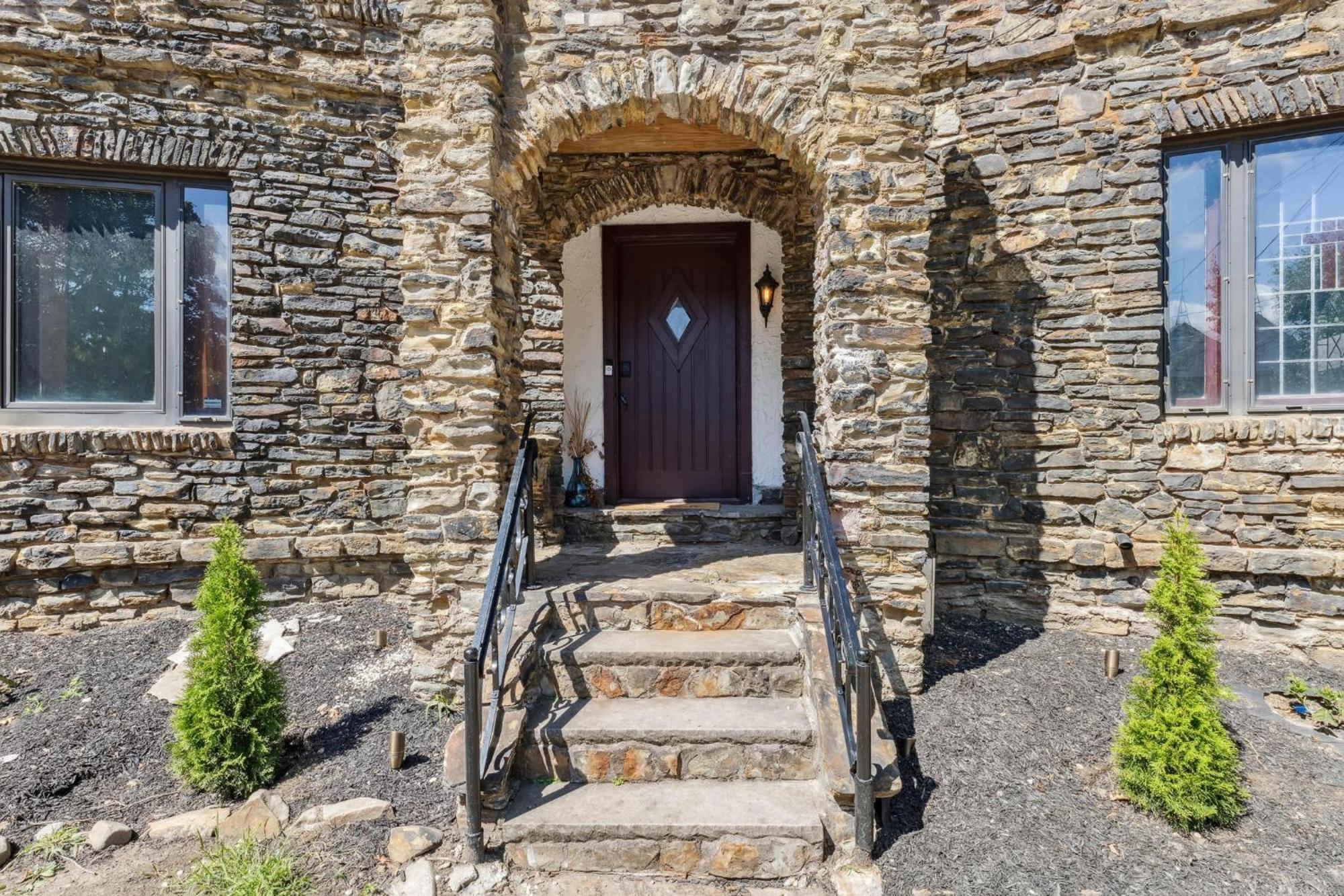 Enchanted Castle - Your Royal Getaway Awaits Cleveland Exterior foto