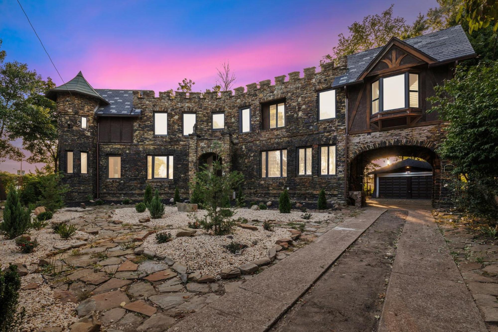 Enchanted Castle - Your Royal Getaway Awaits Cleveland Exterior foto